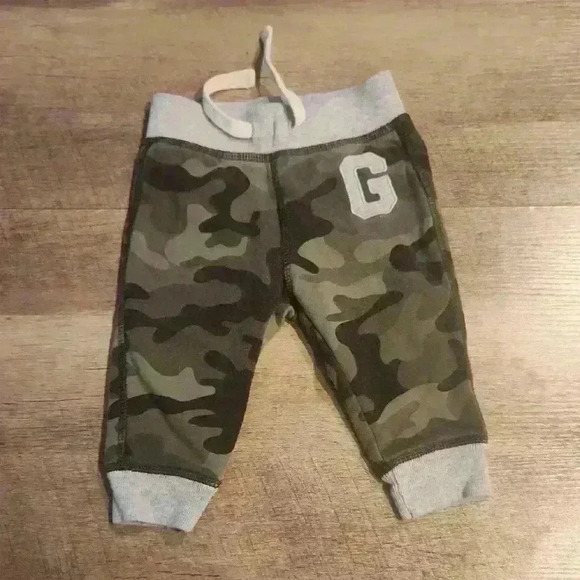 GAP Kids Camouflage Joggers - Picture 1 of 3